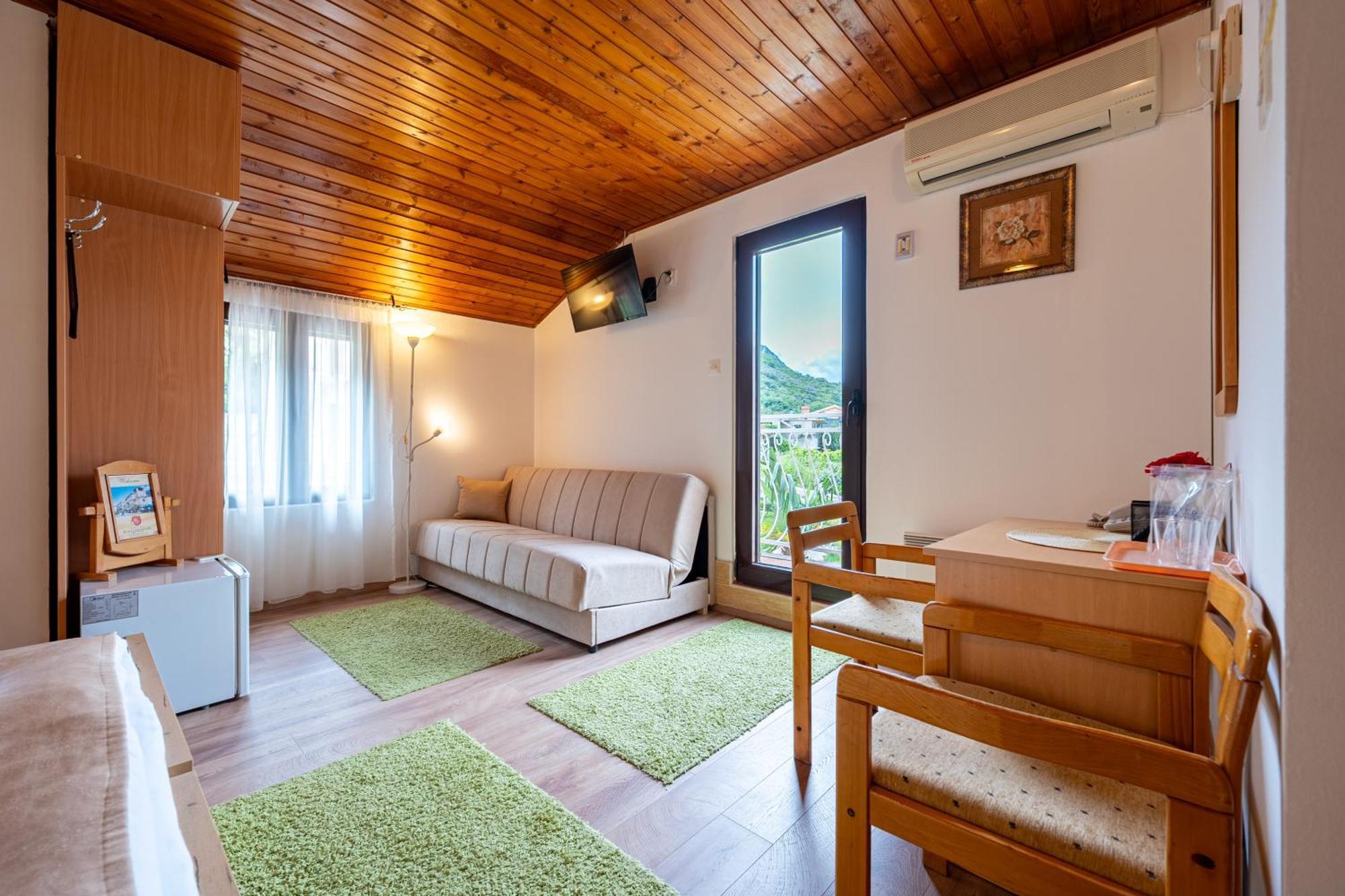 Hotel Bokeljski Dvori Kotor Rum bild