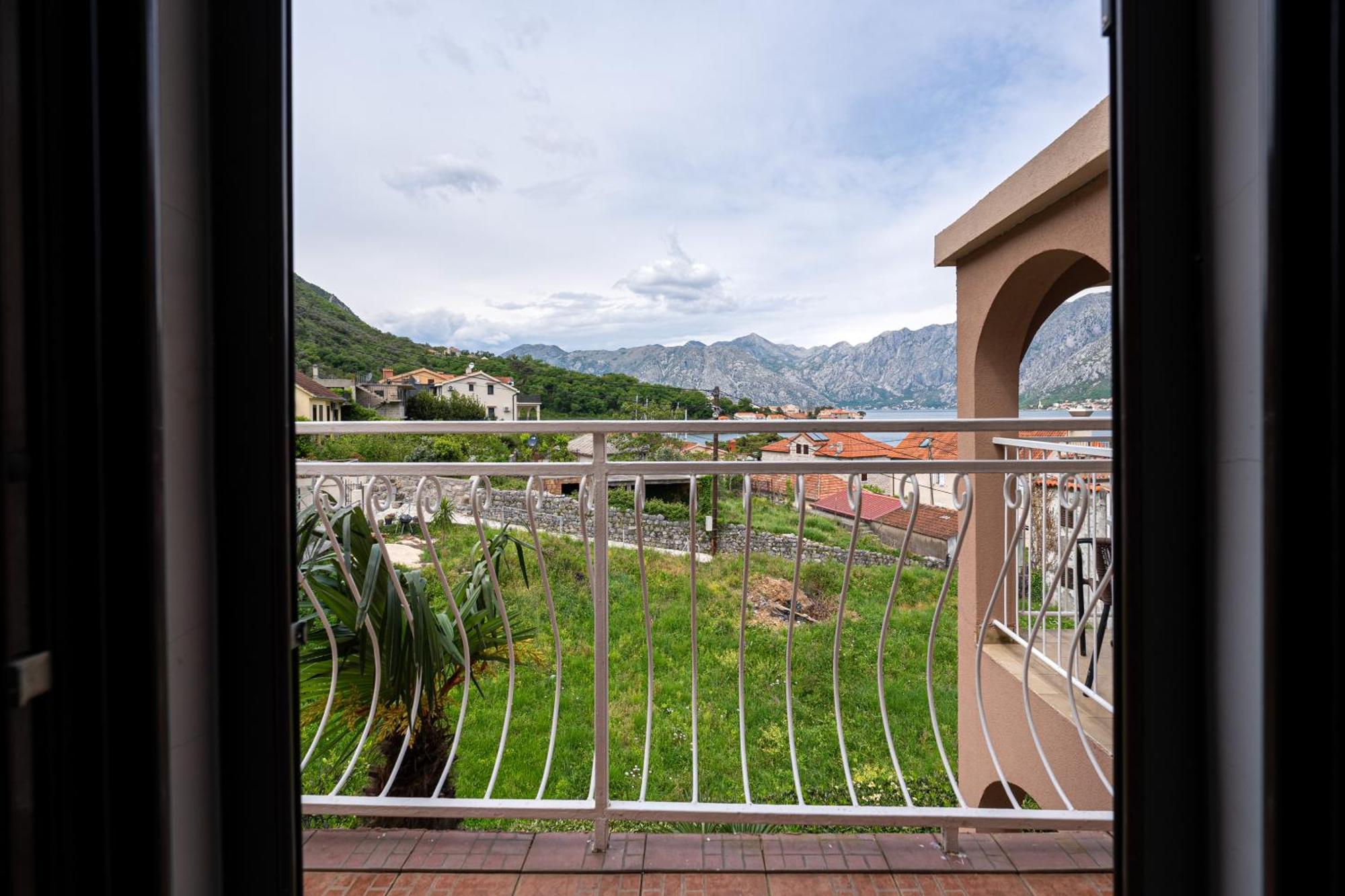 Hotel Bokeljski Dvori Kotor Rum bild