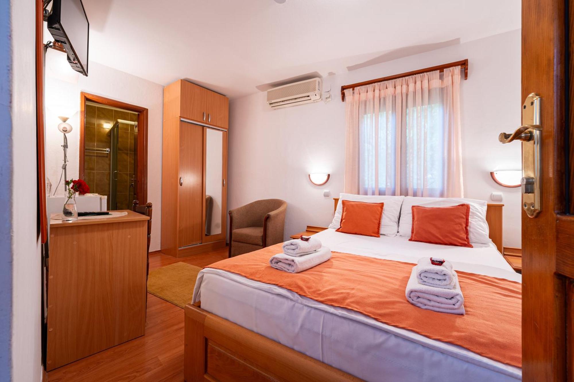 Hotel Bokeljski Dvori Kotor Exteriör bild