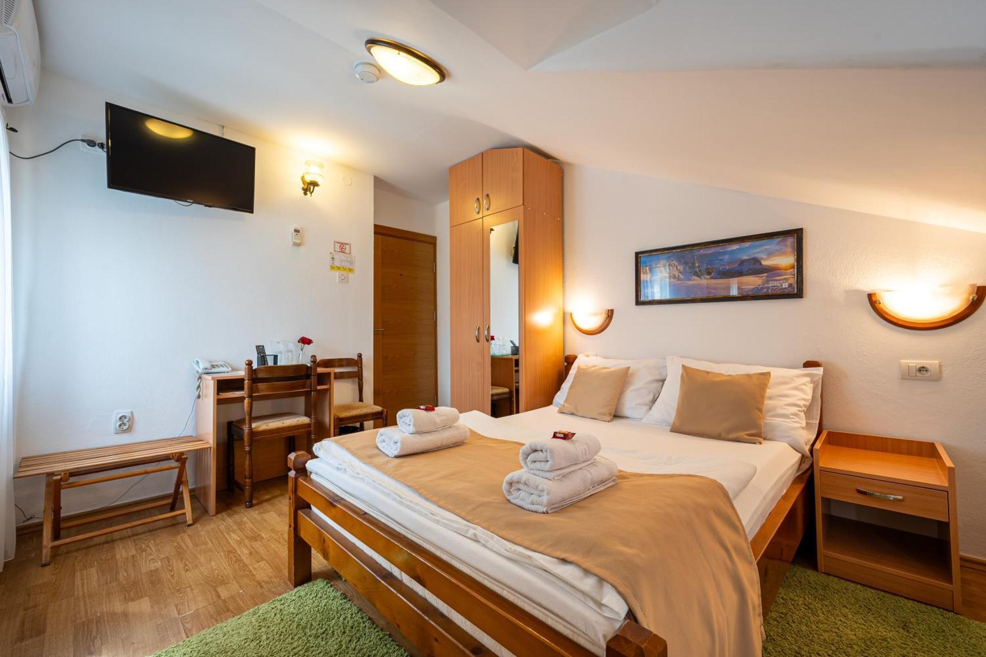 Hotel Bokeljski Dvori Kotor Rum bild