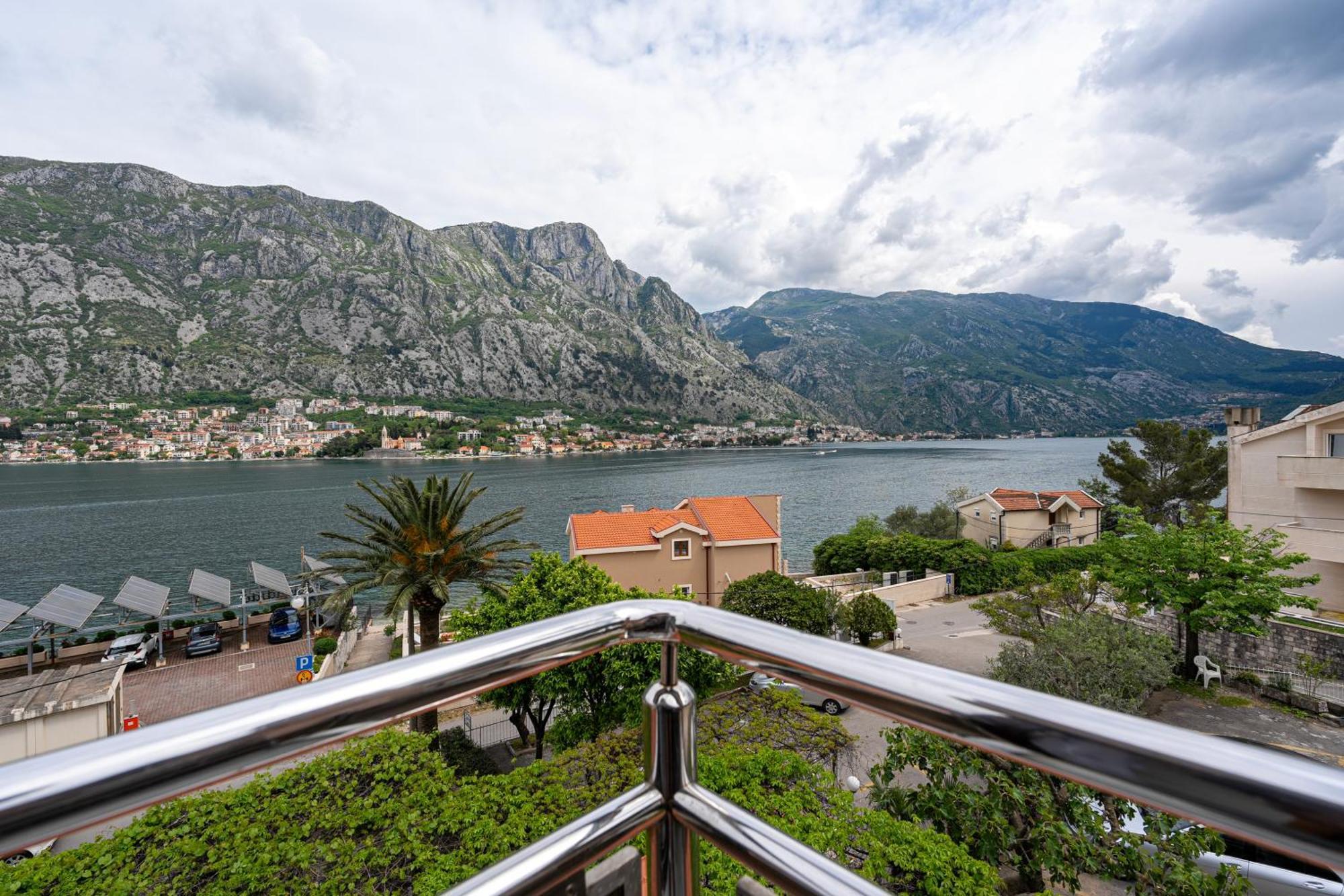 Hotel Bokeljski Dvori Kotor Exteriör bild