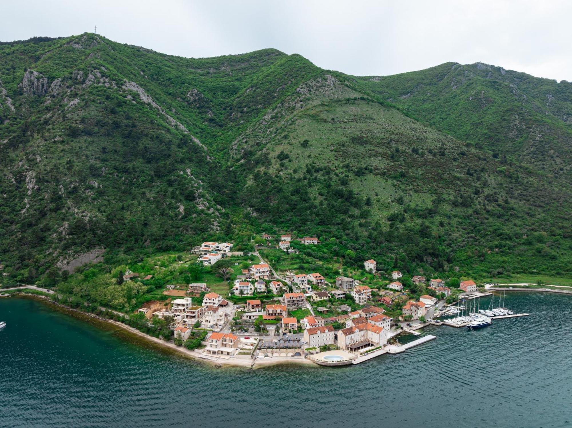 Hotel Bokeljski Dvori Kotor Exteriör bild