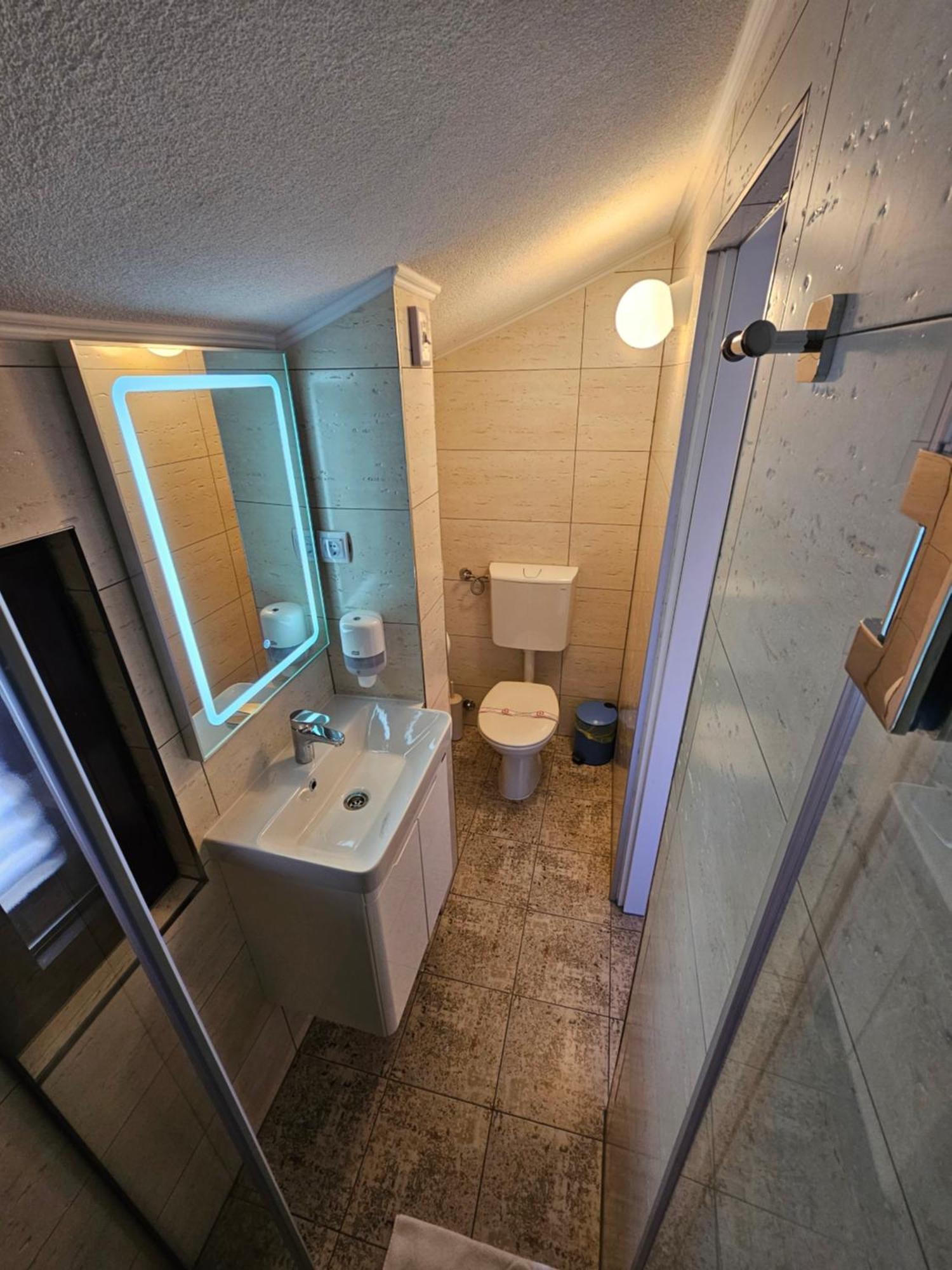 Hotel Bokeljski Dvori Kotor Rum bild