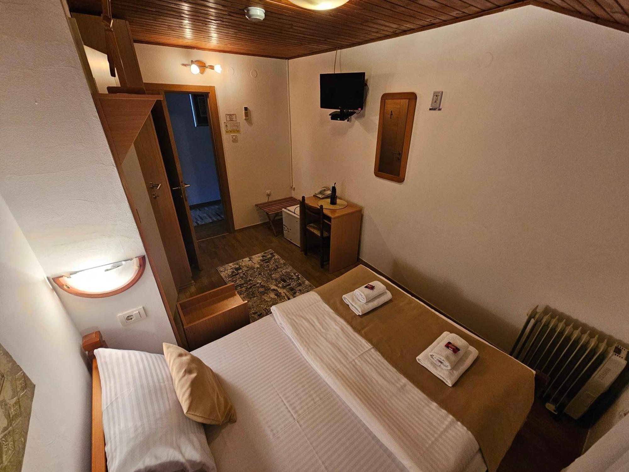 Hotel Bokeljski Dvori Kotor Exteriör bild