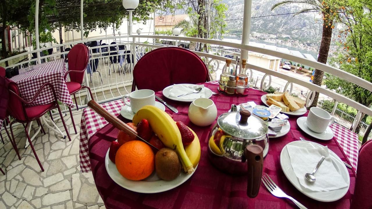 Hotel Bokeljski Dvori Kotor Exteriör bild